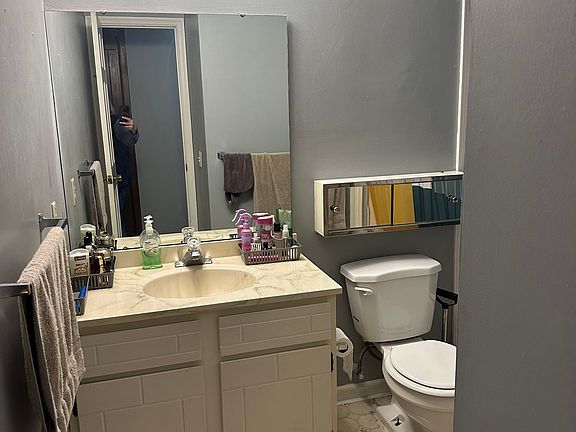 4th image of 1019 Leavenworth St
