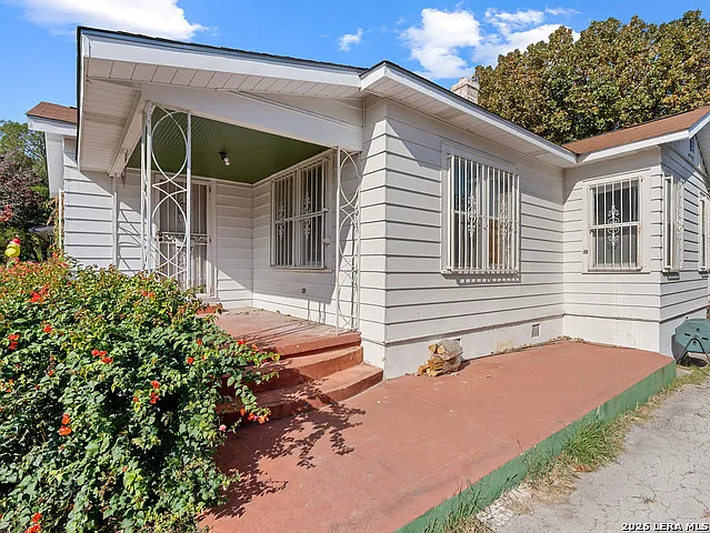 1627 Schley Ave — Photo 3