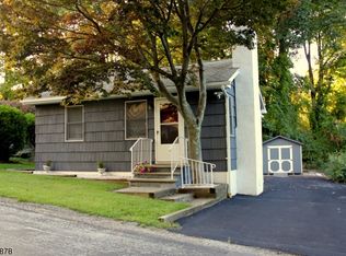 4 Spring St, Highland Lakes, NJ 07422