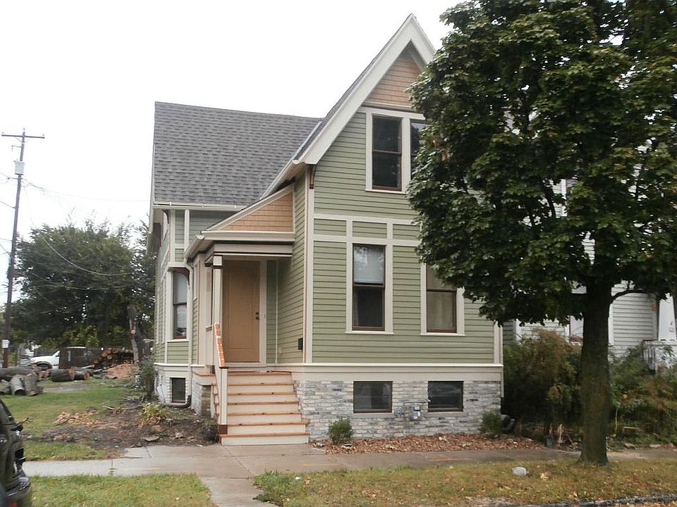 1st image of 114 W Lloyd St