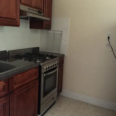 Rented by Edward Gugenheim, LREB | media 19