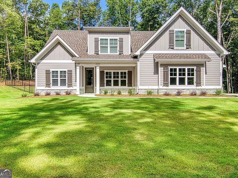 347 Crestwood Rd — Photo 1