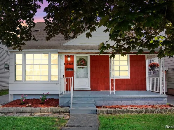 12925 Pullman St, Southgate, MI 48195
