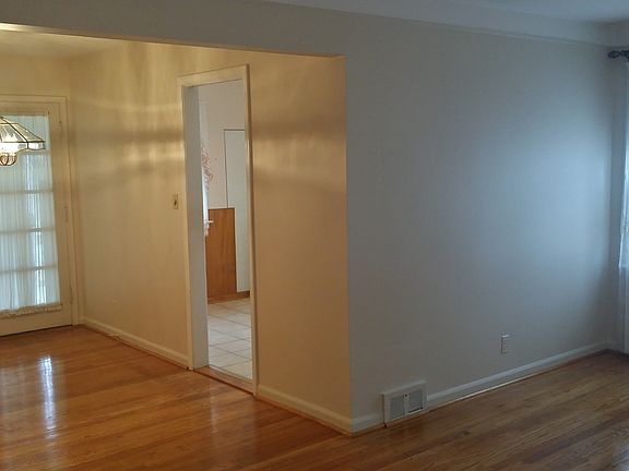 3rd image of 23025 Church St