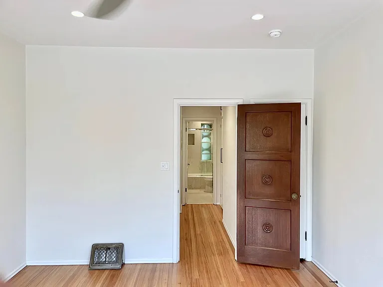 1338 N Laurel Ave #204 — Photo 22