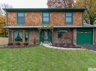 37 Bowman Ln, Kings Park, NY 11754