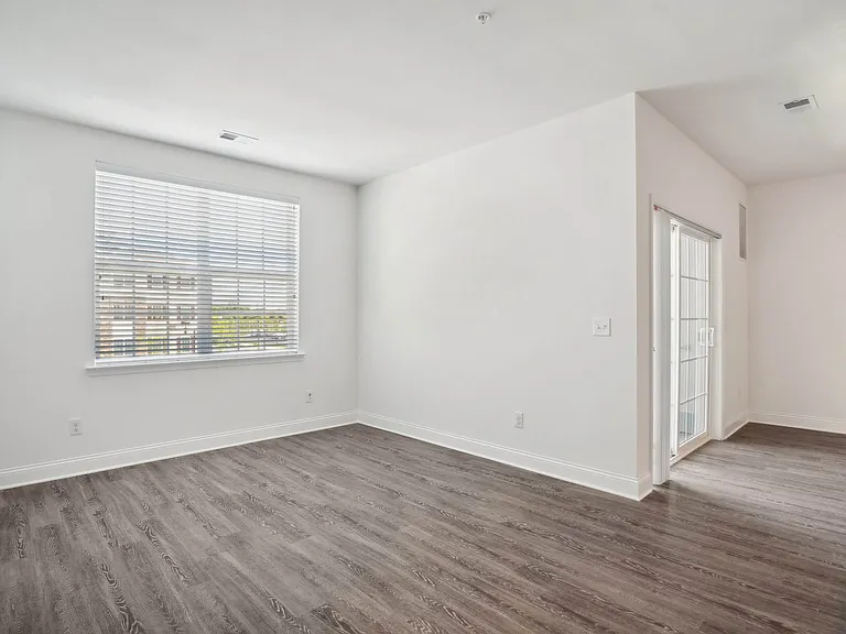 Laurel Run Apartments — Photo 20
