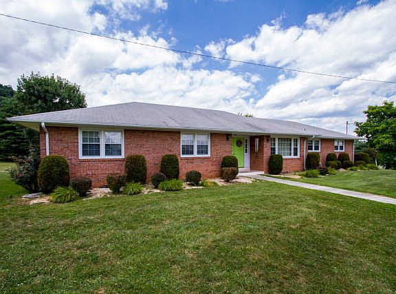 2nd image of 225 Ivanhoe Road