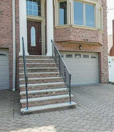 2nd image of 424 Lawton Ave