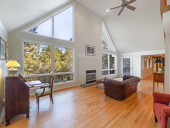 4th image of 25 Edgewood Dr