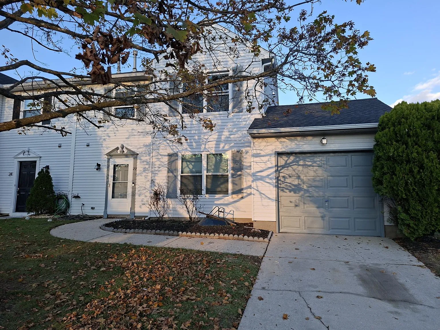 3 bed, 1392 sqft, $2,700 — Photo 2