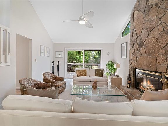 4th image of 115 Buckthorn Ct