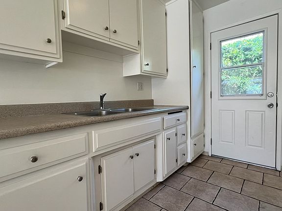 3rd image of 3325 Porter Ln #3325