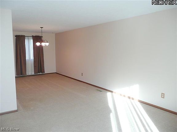 4th image of 20292 Arlington Dr