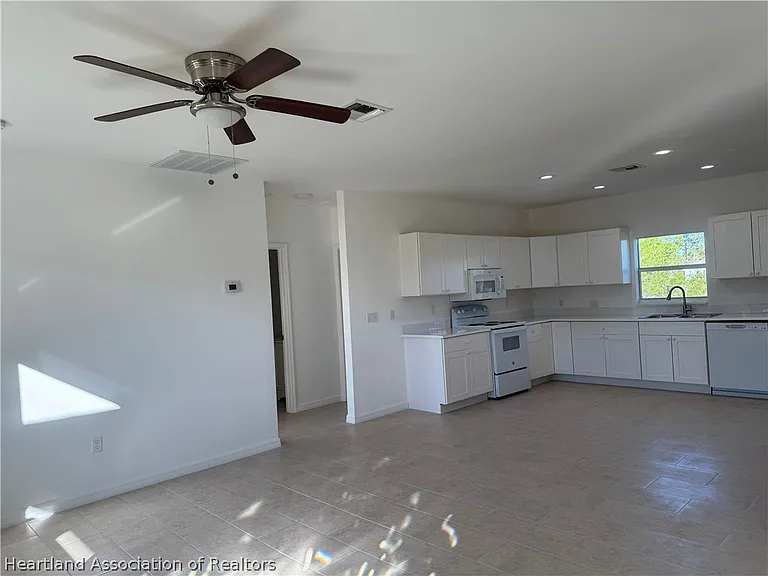 1408 Bittersweet St — Photo 5