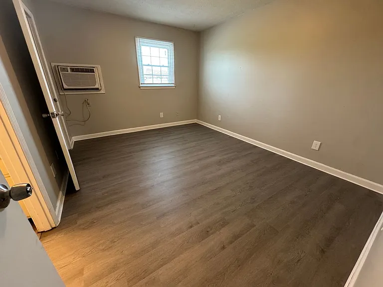 River Valley Apartments — Photo 9
