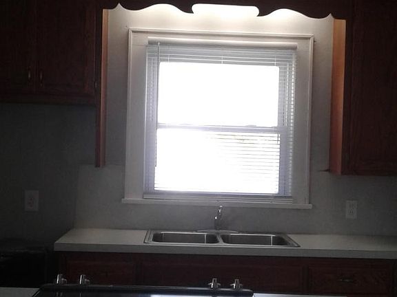 5th image of 2321 S York St