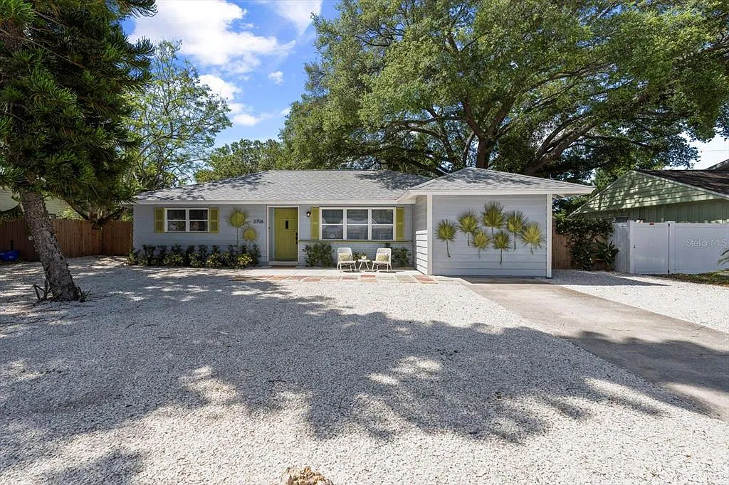 3 bed, 2.0 bath, 1341 sqft, $4,000 — Photo 1