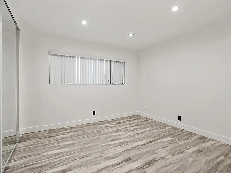 830 Bartlett St — Photo 24