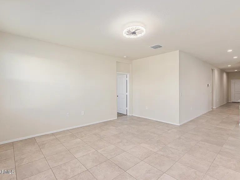 18646 W Buckskin Trl — Photo 11