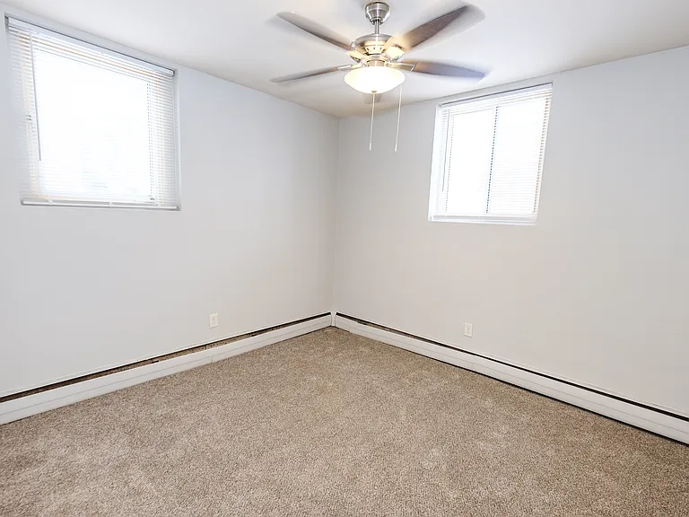 Hiawatha Court — Photo 15