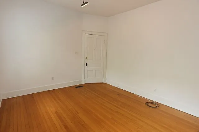 1111 W Roscoe St #2 — Photo 6