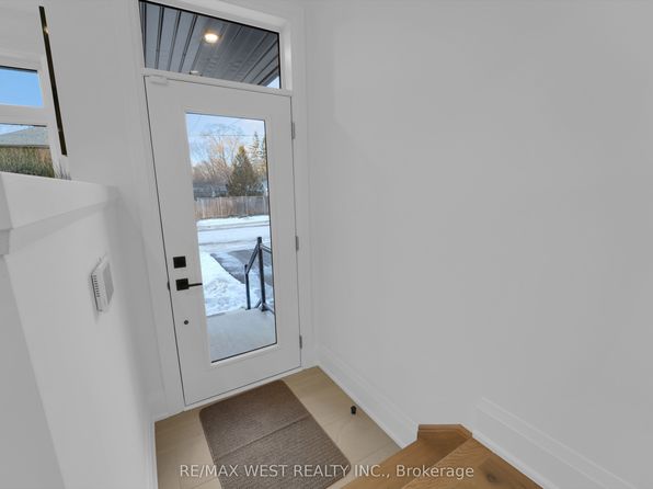 519 Saint Johns Rd #2, Toronto, ON M6S 2L7