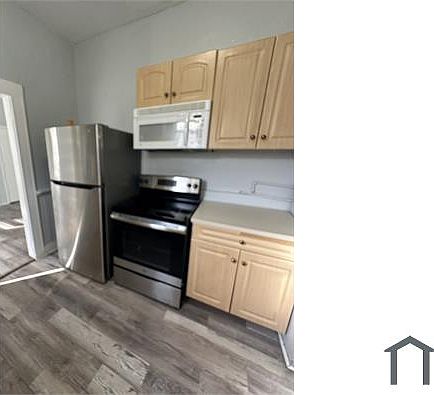 3rd image of 831 W 29th St