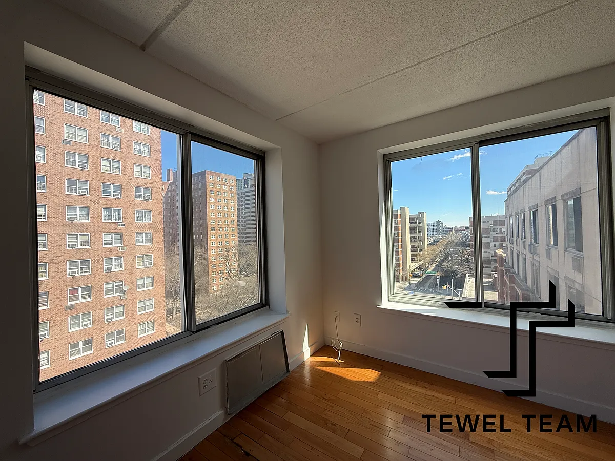 Building Photo - 6 W 139th St #8AA