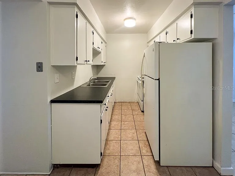 630 SW 67th Ter #A — Photo 6