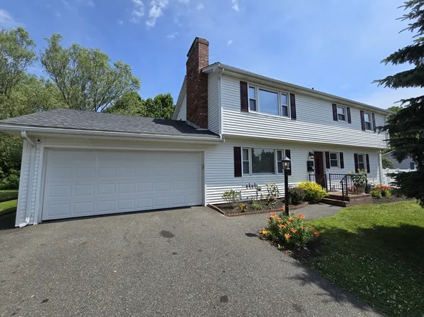 101 Briggs St, Taunton, MA 02780