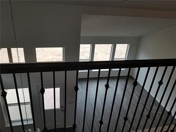 5th image of 722 Old Settlers Dr