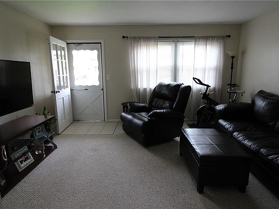 2nd image of 617 S Broadway St