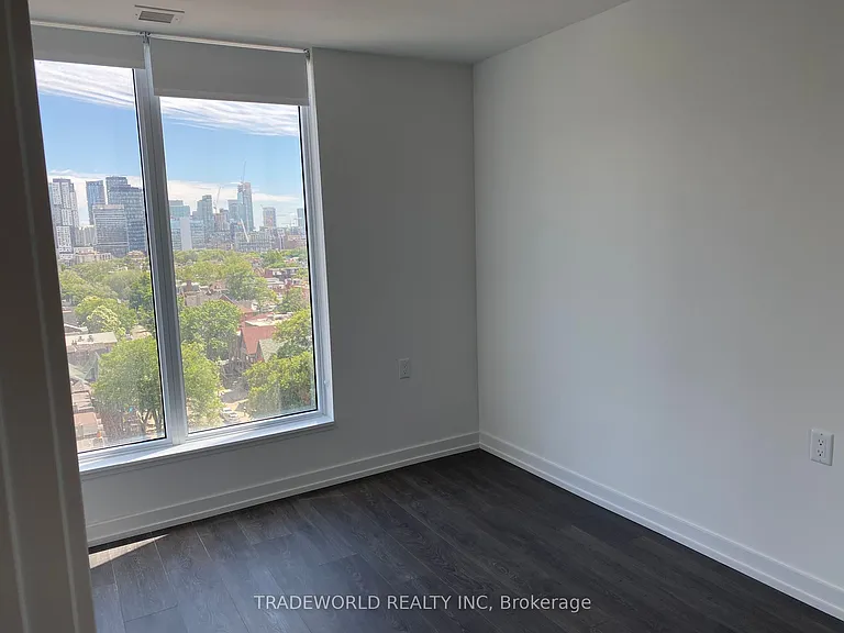 203 College St #901 — Photo 3
