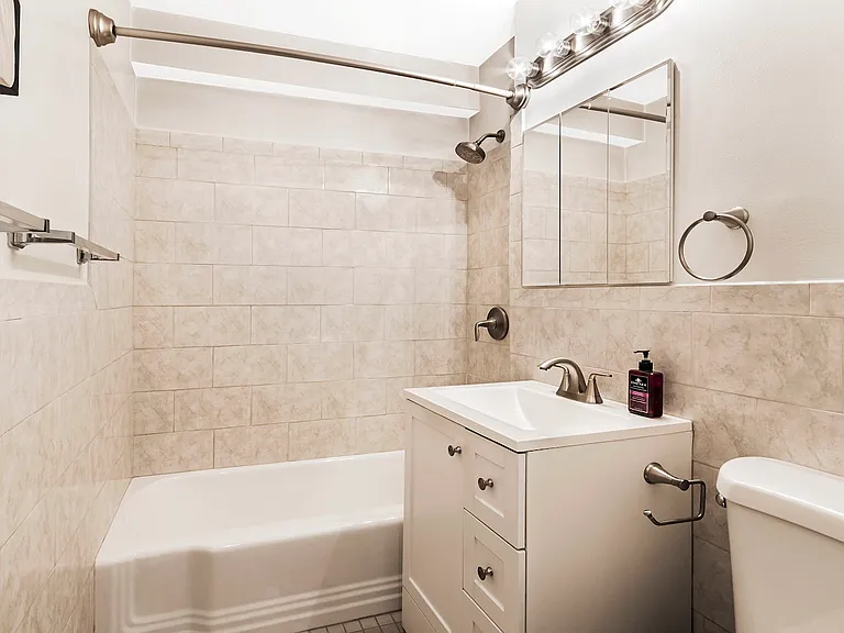 430 W 34th St #12J — Photo 6