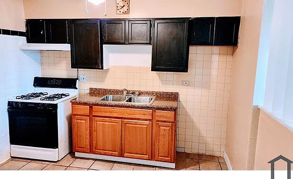 2nd image of 2100 Williamsburg Dr APT 302