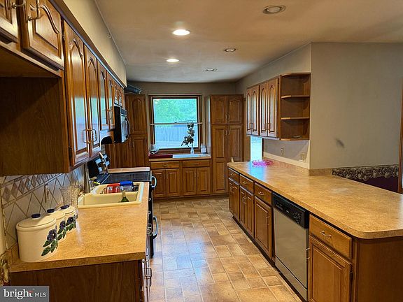 2nd image of 404 Henderson Ave