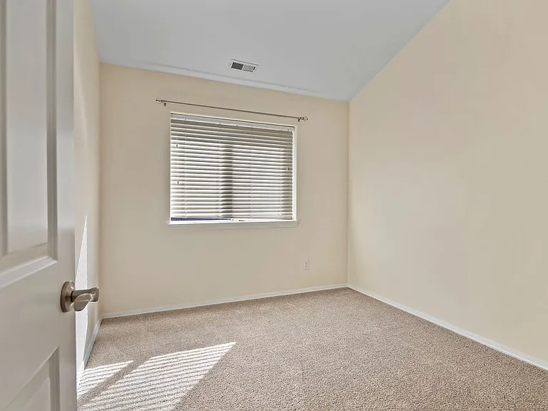 9284 SW Sweek Dr — Photo 23