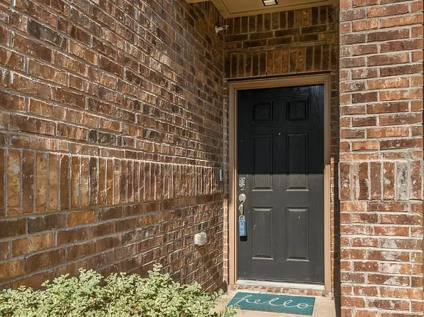 1928 Argyle Ln, Lewisville, TX 75067