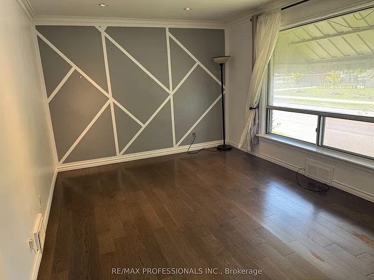 145 Yorkview Dr #MAIN — Photo 5