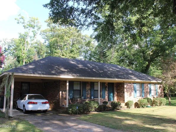 175 Marbury Dr, Holly Springs, MS 38635