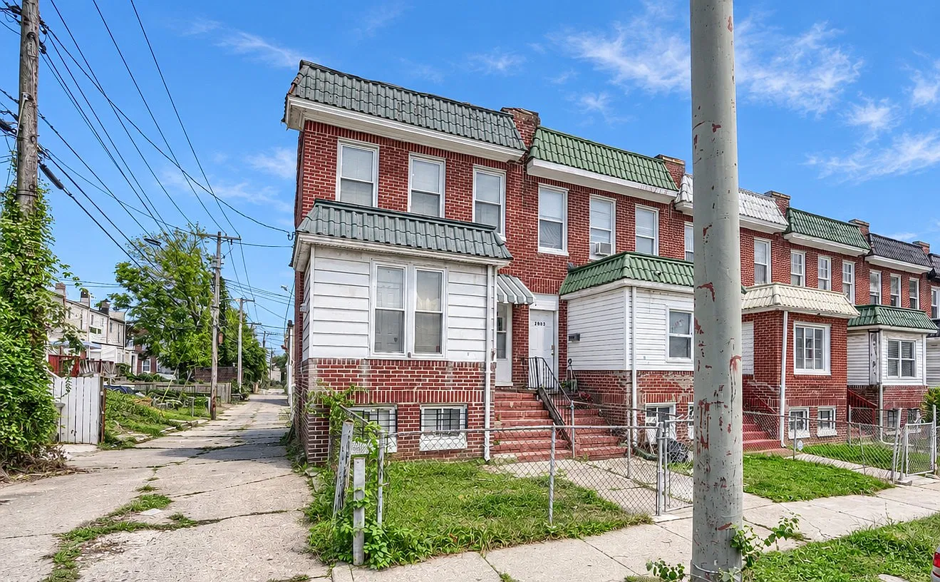 4 bed, $1,800 — Photo 1