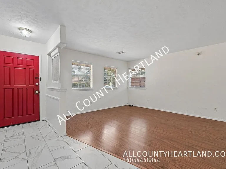 1209 NW 103rd St — Photo 2