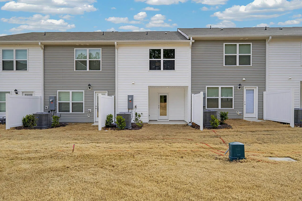 3 bed, 1510 sqft, $1,900 — Photo 3