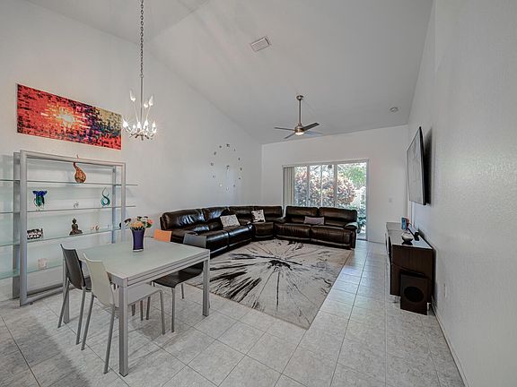 4th image of 2380 E Aragon Blvd Unit 2
