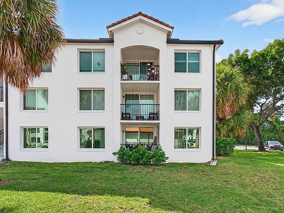 2nd image of 1024 Villa Cir #1024