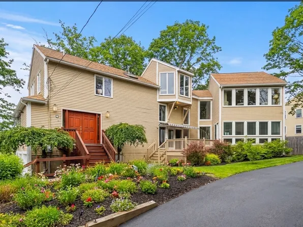 2 Rolleston Rd, Marblehead, MA 01945