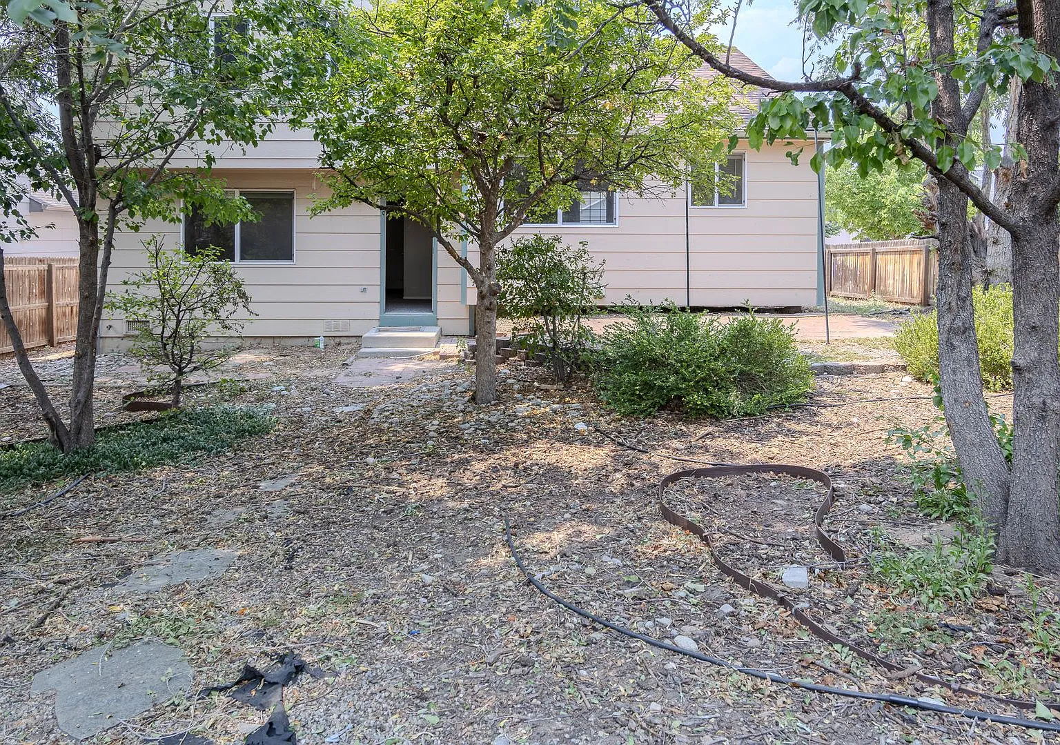 Large Stetson Hills Home! — Photo 4