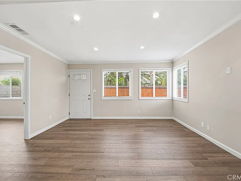 7620 Variel Ave — Photo 14