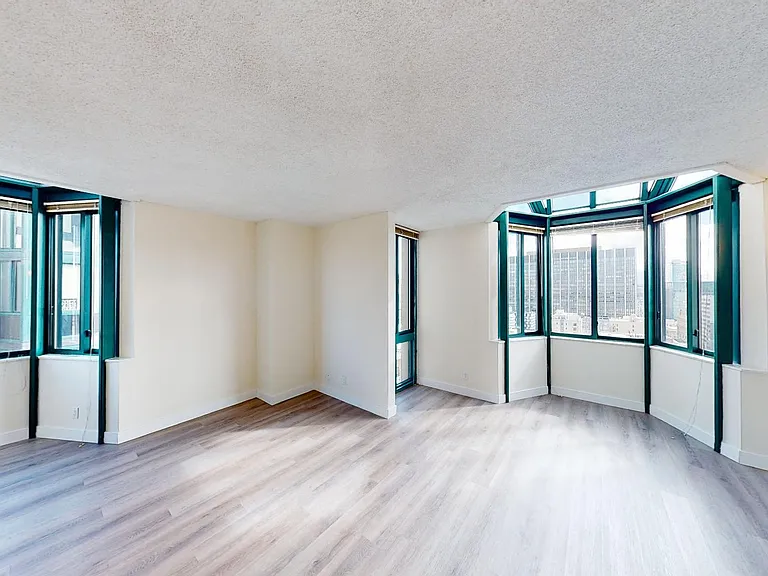 Trinity Towers Apartments — Photo 20
